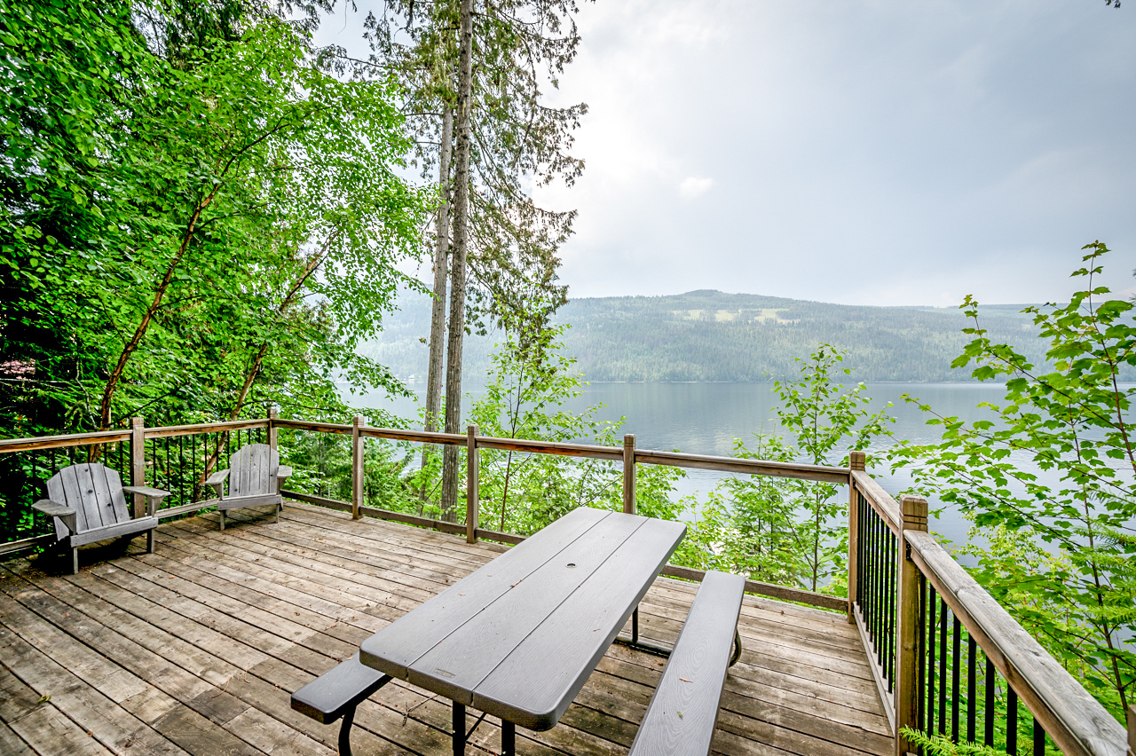 5293 East Barriere Lake FS Road Barriere Waterfront Cottage For Sale